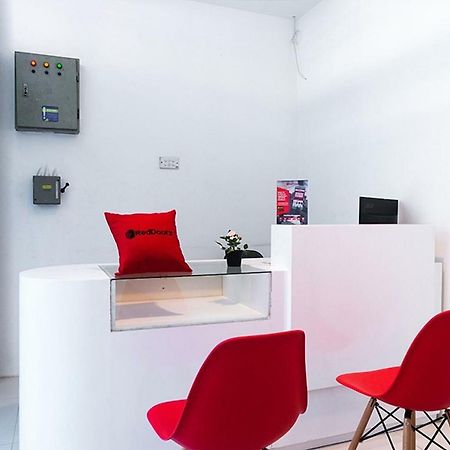 Reddoorz Near Seasons City Mall 雅加达 外观 照片